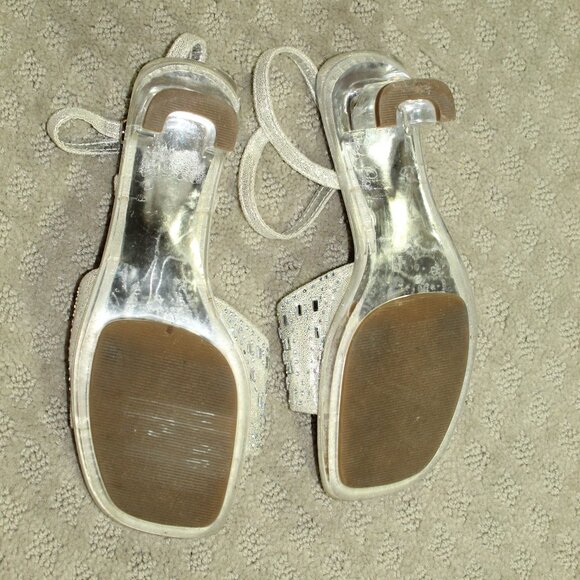 Kenneth Cole Reaction Women's 5 Silver Beaded 2.5" Clear Acrylic Block Heels - Picture 6 of 9